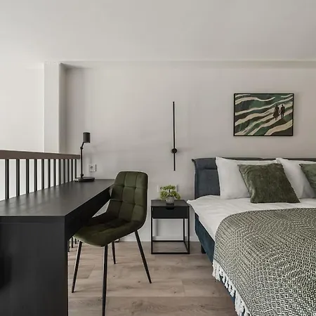 Апартаменти Loft 62 With Free Parking *
